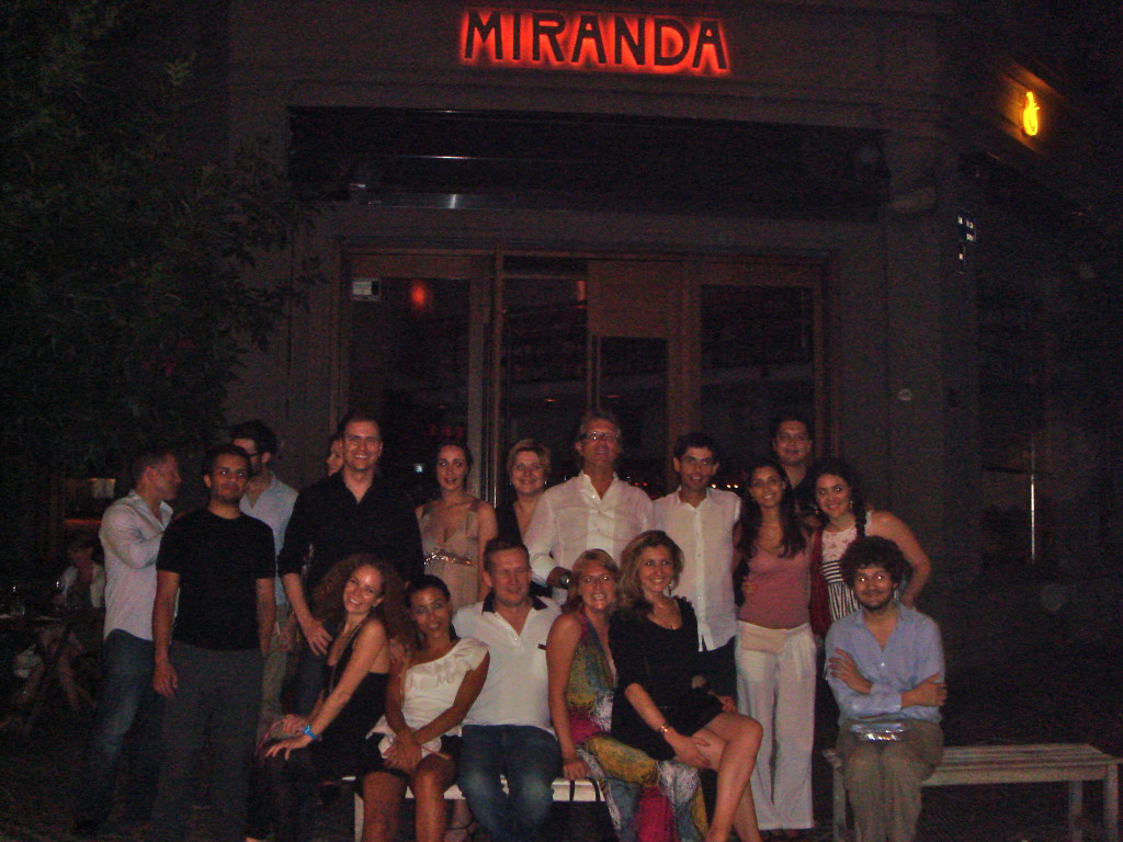 Cena Small World a Buenos Aires tutti sconosciuti, una notte meravigliosa