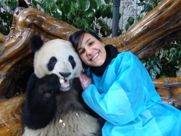 Antonella in Cina con un Panda