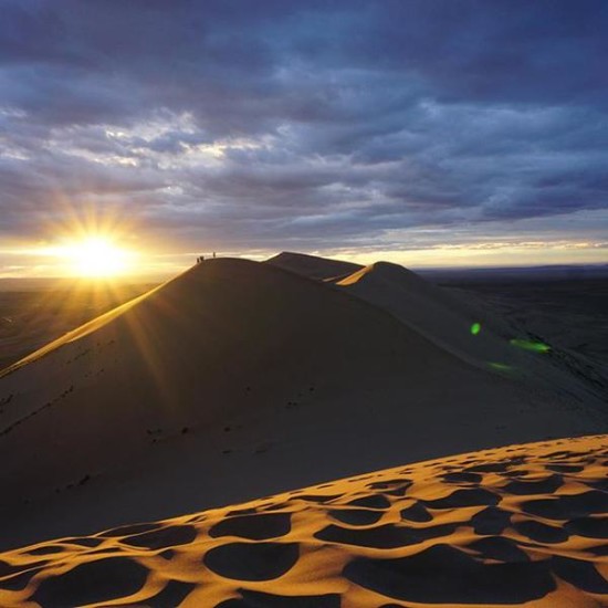 Tramonto nel deserto del Gobi