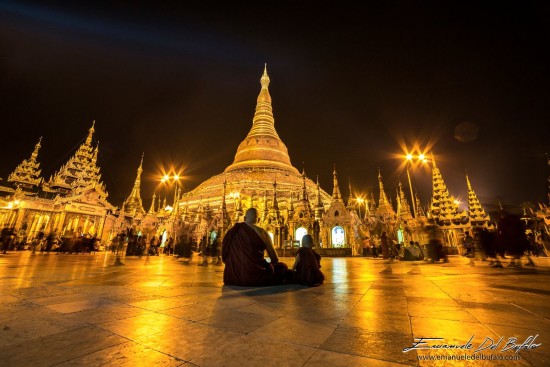 www.emanueledelbufalo.com #myanmar #burma #yangon #Shwedagon_Pagoda #gold #monk