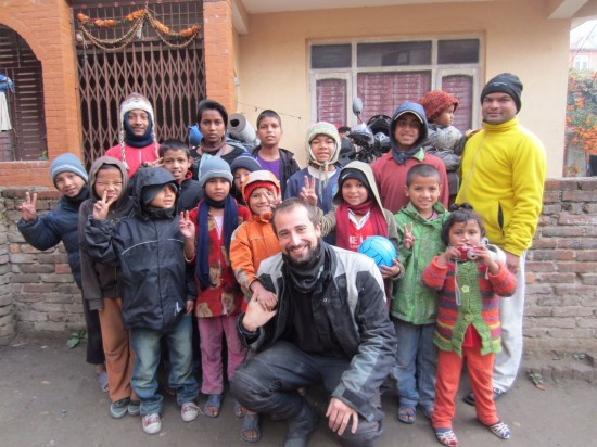giro del mondo in moto- orfanotrofio Katmandu